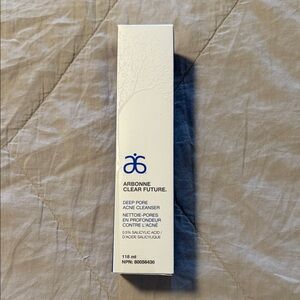 Arbonne Clear Future Acne Cleanser - White and Blue